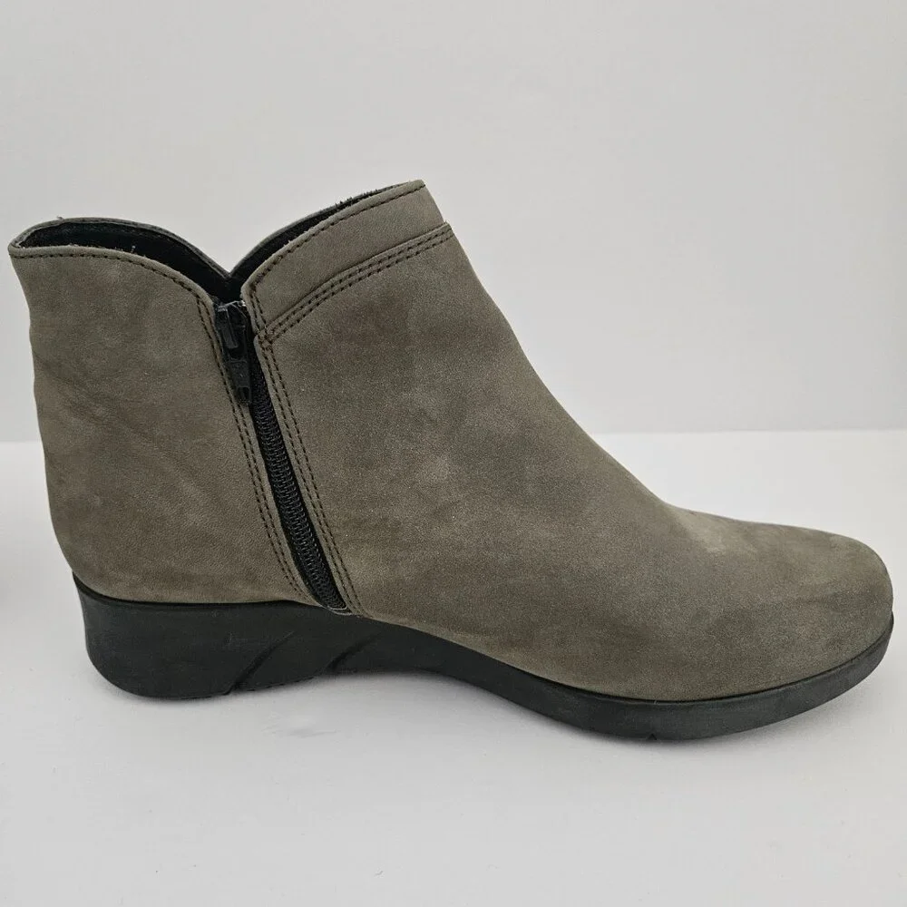 Mephisto Women's Margaux Boot in Muted Green Gray Suede Size 6